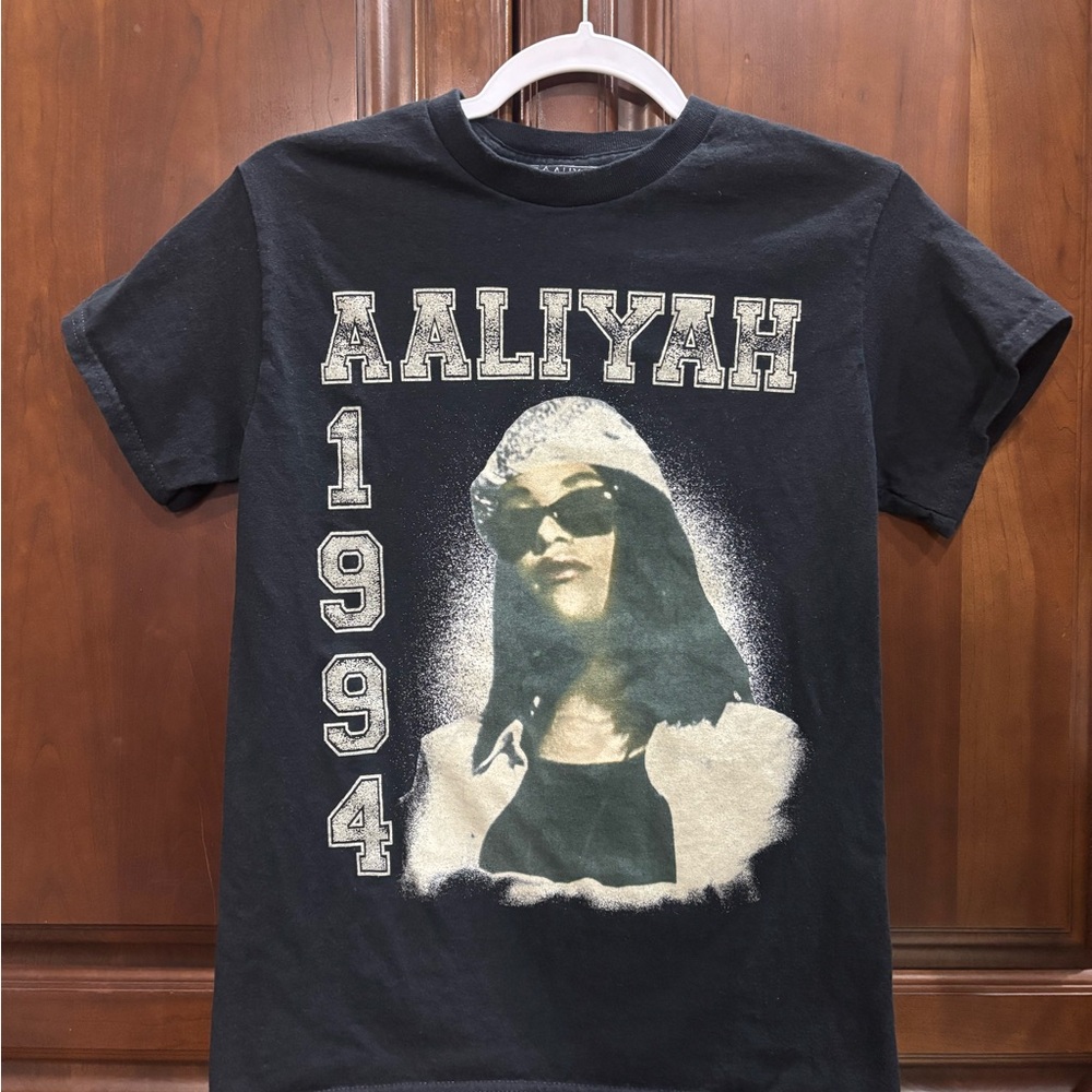 Black Graphic Tee - Aaliyah 1994